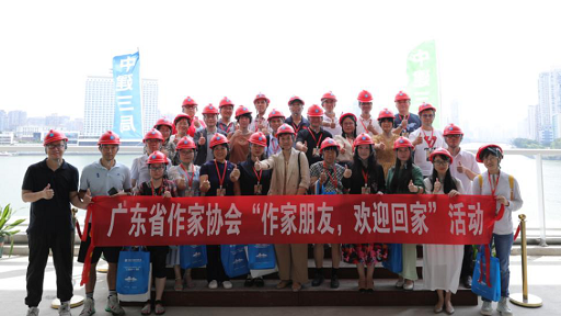 省作協(xié)“作家活動(dòng)周”組織基層作家“走進(jìn)廣東文學(xué)館”