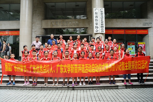 出發(fā)前來個(gè)大合照.jpg
